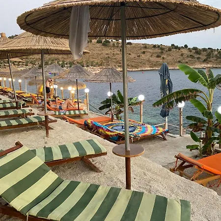 Inn Xhefri